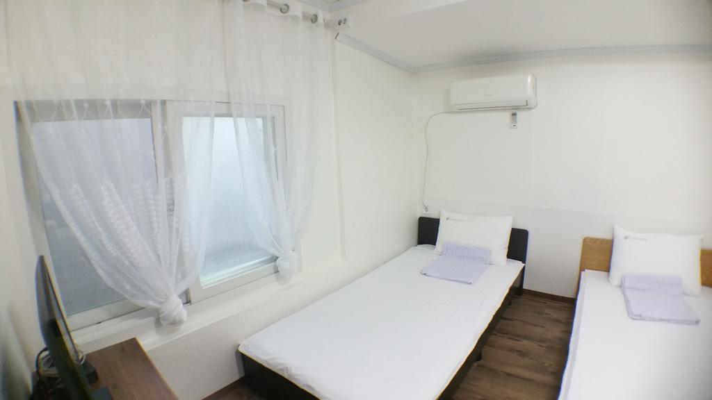 24 Guesthouse Sinchon Hongdae Сеул Экстерьер фото