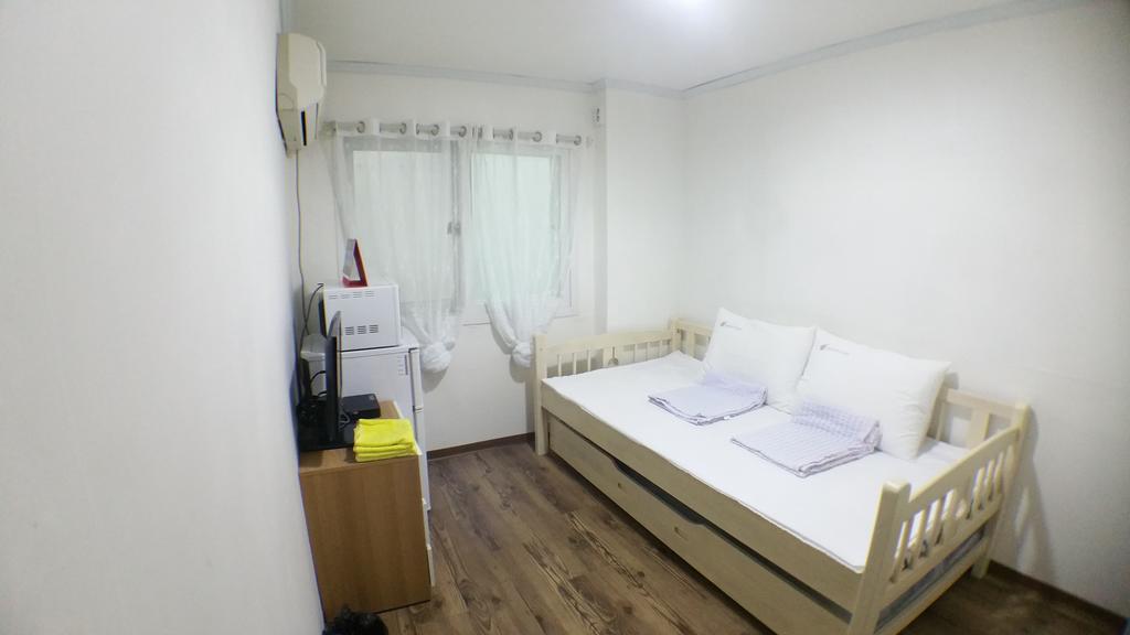 24 Guesthouse Sinchon Hongdae Сеул Экстерьер фото