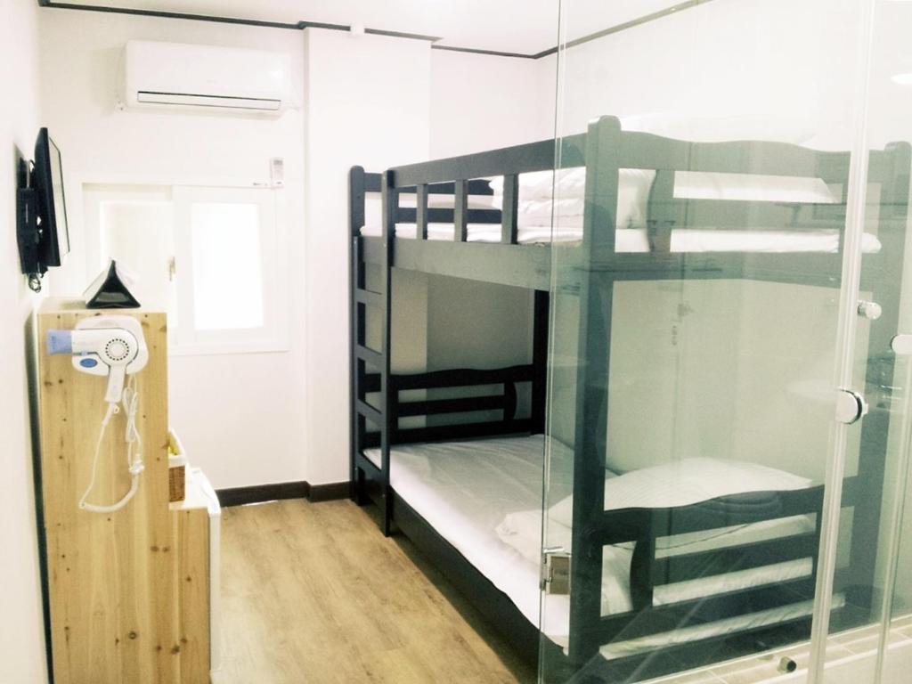 24 Guesthouse Sinchon Hongdae Сеул Экстерьер фото