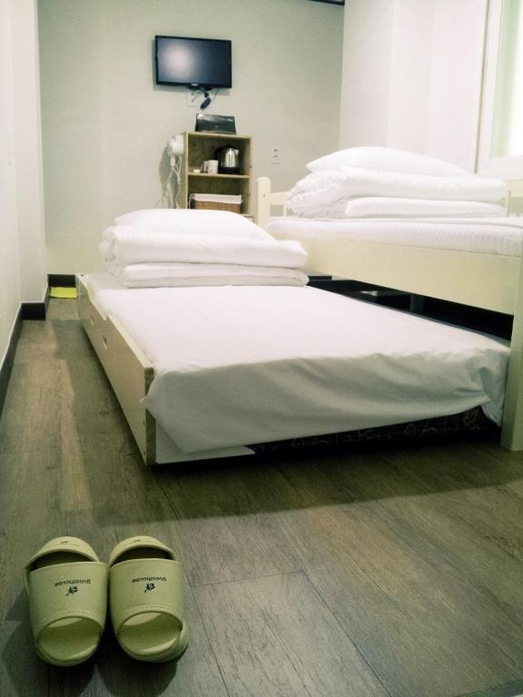 24 Guesthouse Sinchon Hongdae Сеул Экстерьер фото