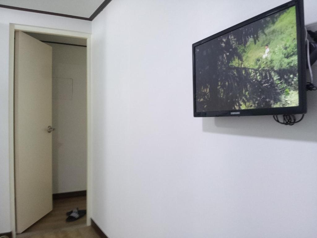 24 Guesthouse Sinchon Hongdae Сеул Экстерьер фото