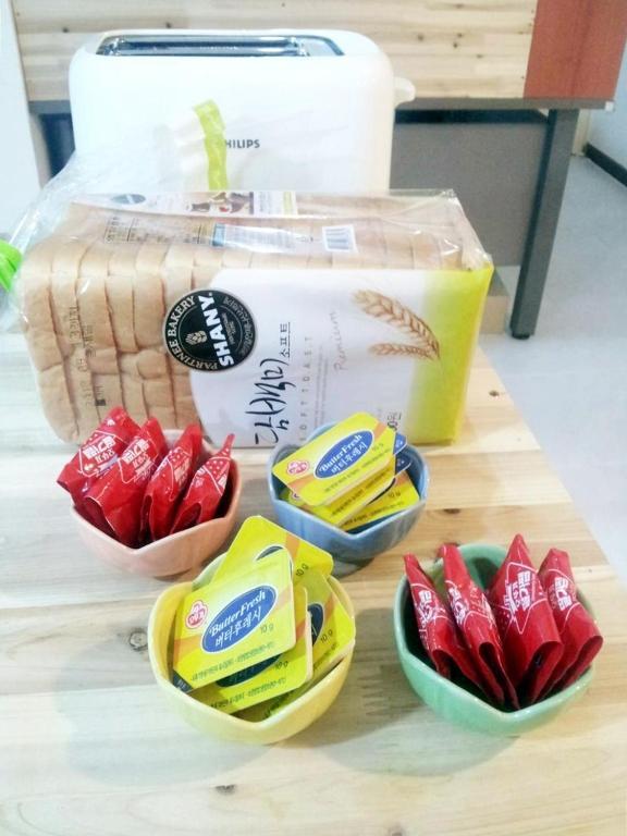 24 Guesthouse Sinchon Hongdae Сеул Экстерьер фото